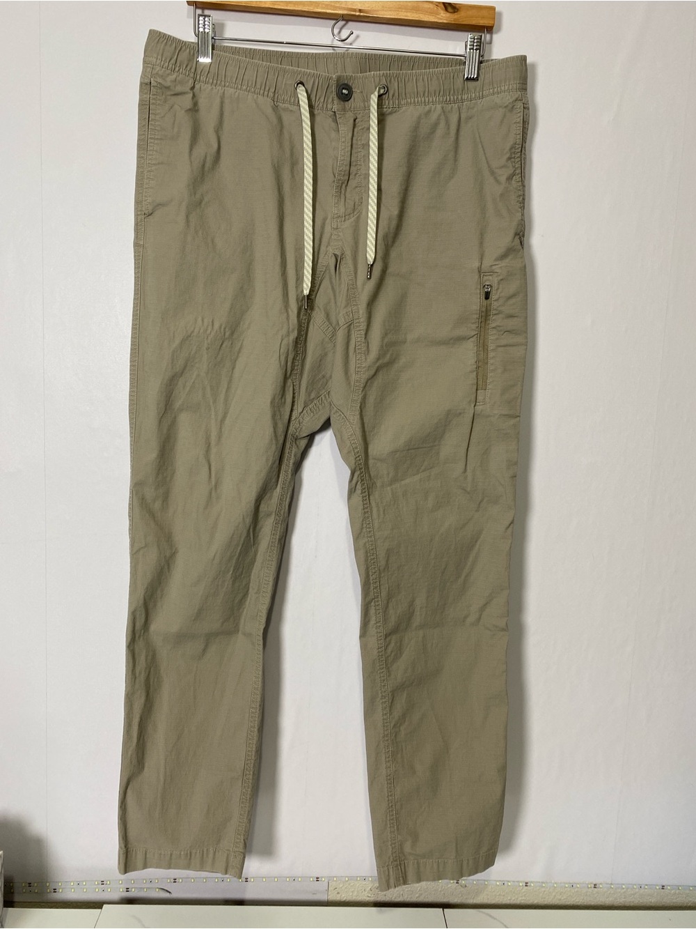Vuori V412 Ripstop Pants Mens Size XL Drawstring Pockets Hiking Climbing Tan
